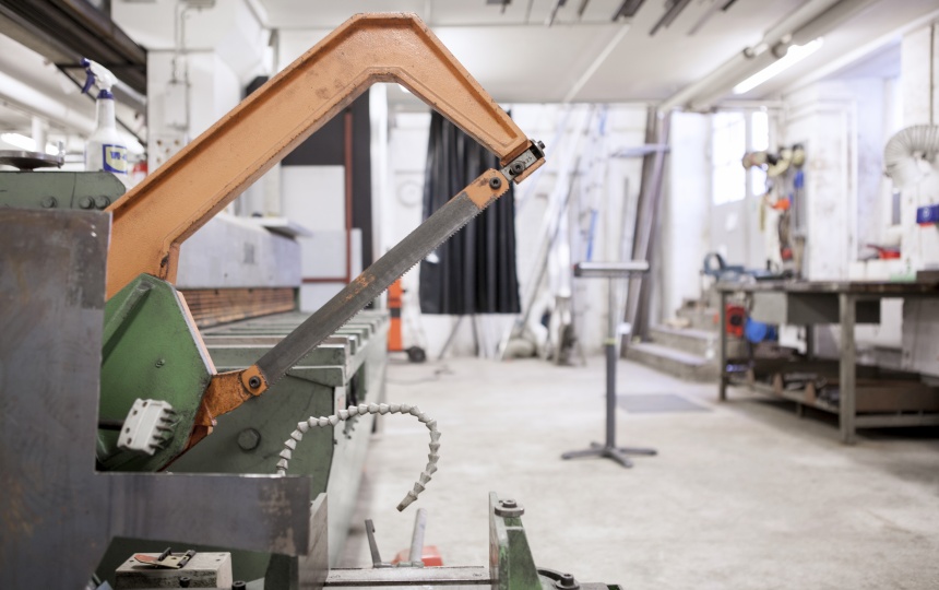 Maskiner og redskaber i Laboratoriet for Konstruktion