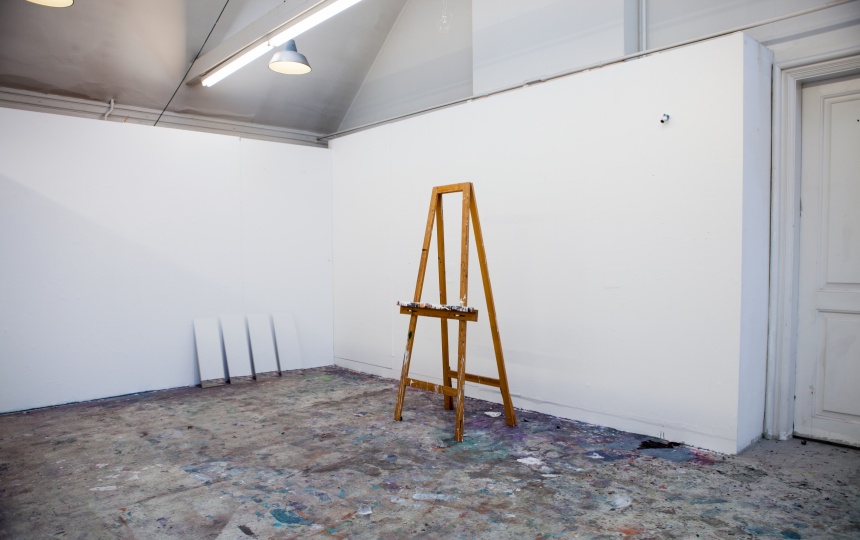 staffeli i lokale på Skolen for Maleri og billedbaserede praksisser