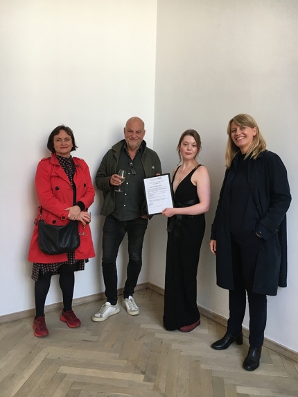 Juryen og prisvindereren; fra venstre: Julie Nord, Tom Christoffersen, Luna Emilie Printz Scales og Ulrikke Neergaard